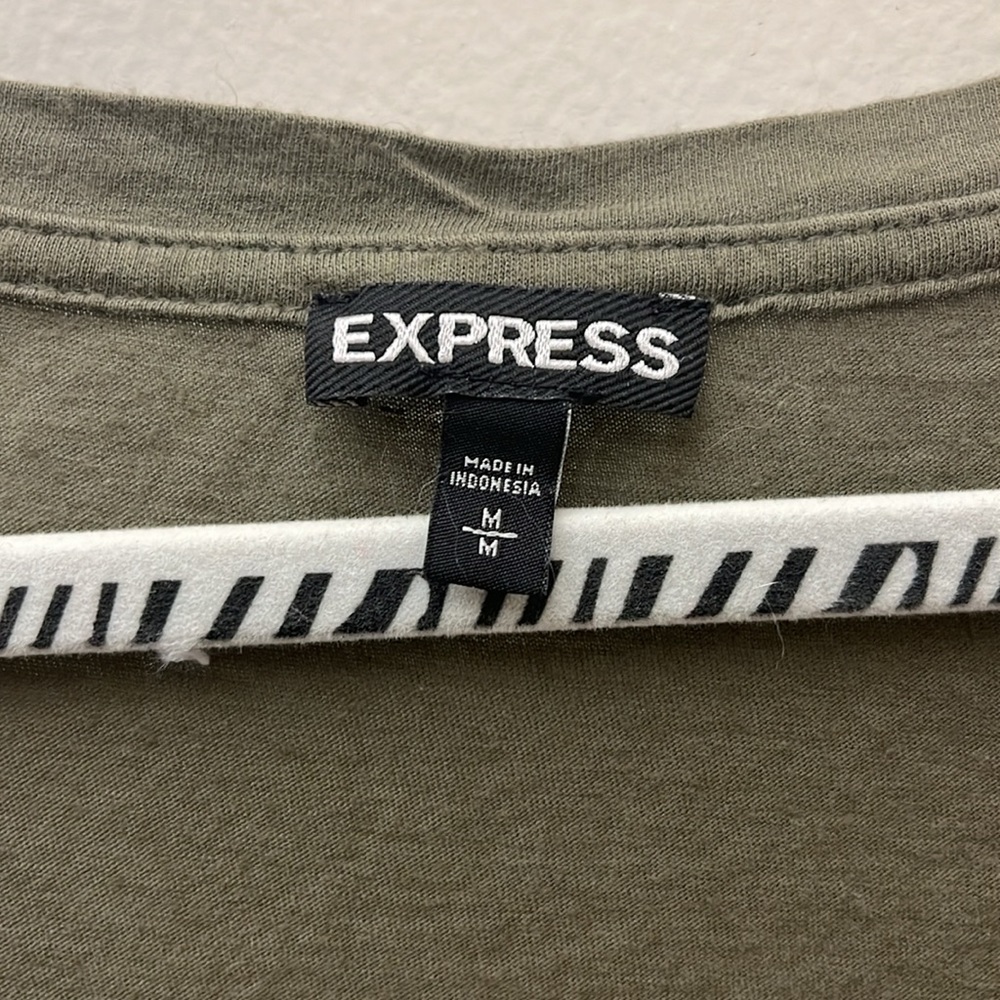 Express Olive colored t shirt - Picture 10 of 16